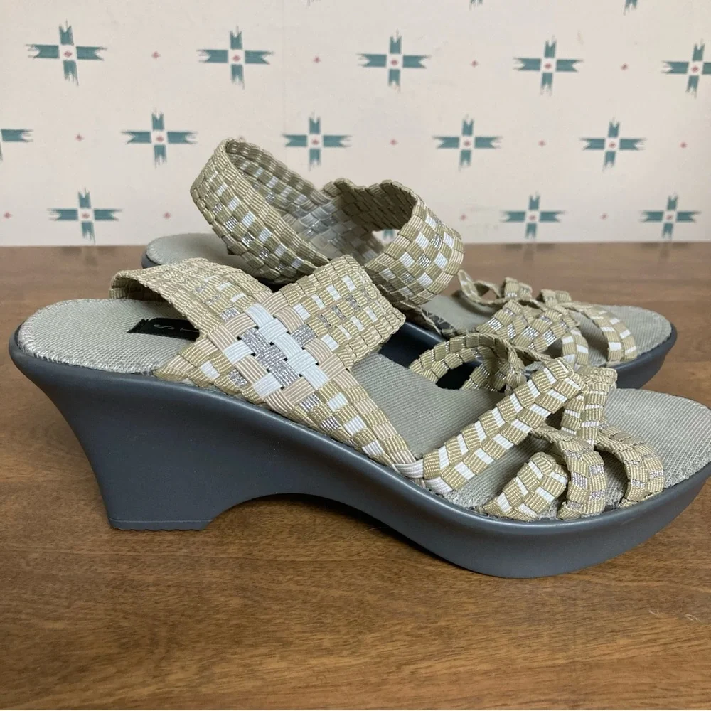 5/$15 Steven by Steve Madden Tan, Silver, & White Weave-like Sandals
